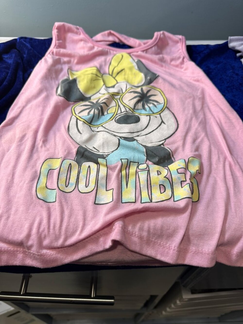 Minie Mouse Cool Vibes T-Shirt